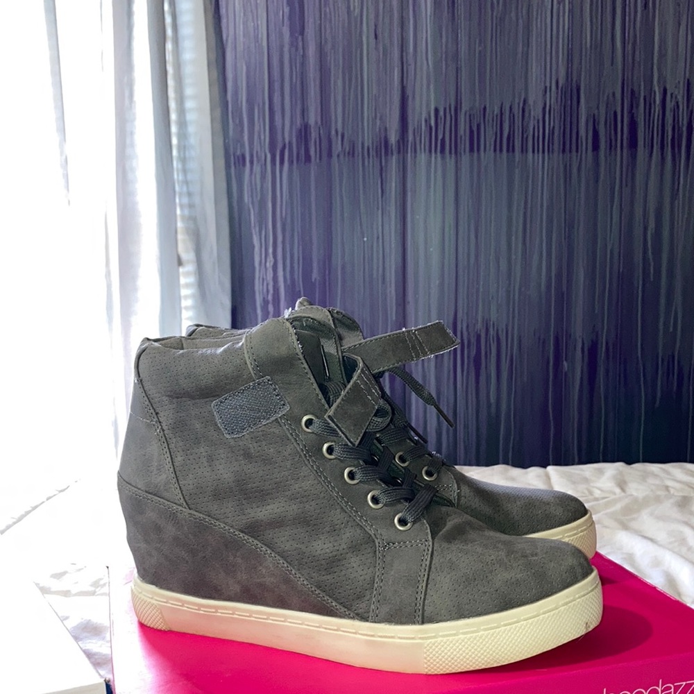 Wedge sneakers